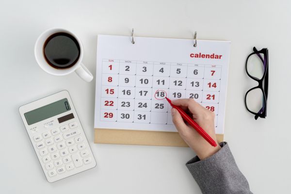 Calendar and financial documents representing divorce timing and tax implications